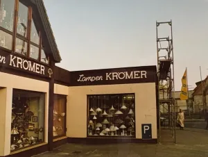 Ladenfront von Lampen Krömer mit Schaufenstern